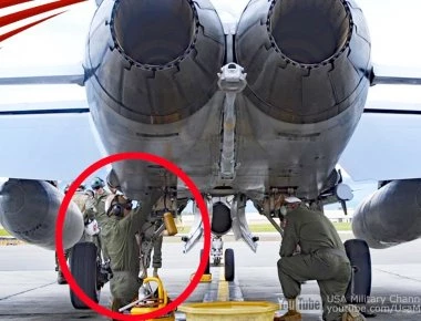 Βίντεο: Αλλαγή λαδιών σε F/A-18 Hornet από Αμερικανούς Πεζοναύτες